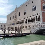Appartamento Con Terrazza Centrale Ed Accogliente